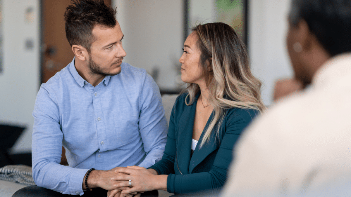 How to Save a Struggling Marriage: A Therapist’s Perspective